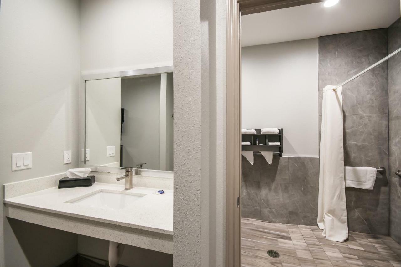 Americas Best Value Inn & Suites Ne Houston Downtown I-610 Exteriör bild