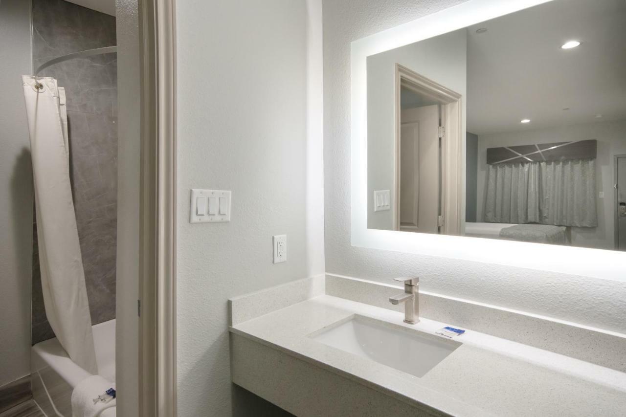 Americas Best Value Inn & Suites Ne Houston Downtown I-610 Exteriör bild